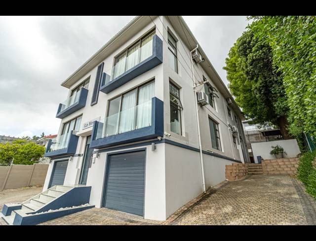 2 BEDROOM APARTMENT BLOCK TO LET IN VREDEHOEK